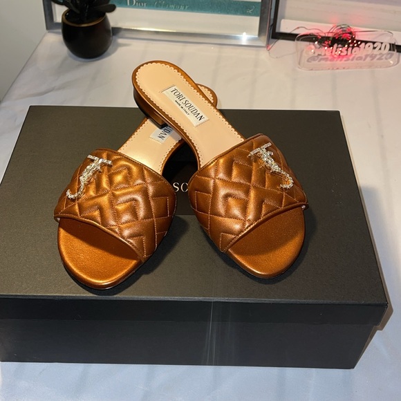 🥳🥳HOST PICK - Madison Hope Low Heel Slide- Bronze size 38 (7.5) New with Box - Picture 6 of 6
